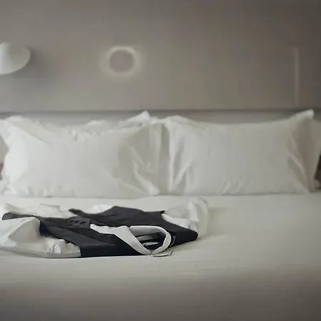 Le Marcel Gare De L'est Hotel