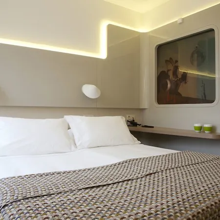 Le Marcel Gare De L'est Hotel