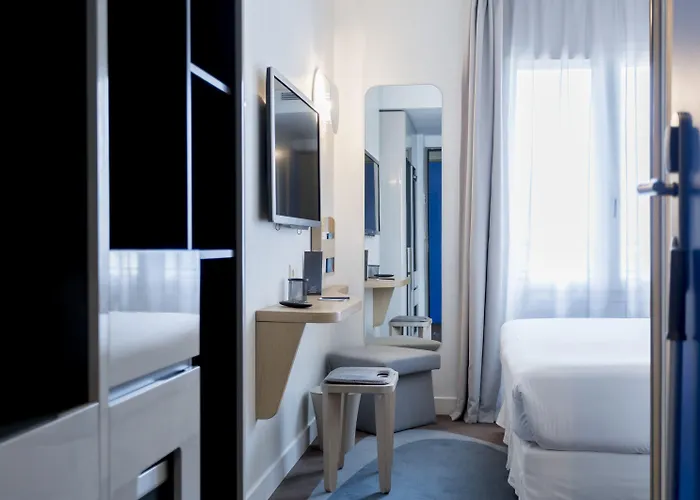 Le Marcel Gare De L'est 호텔 4*