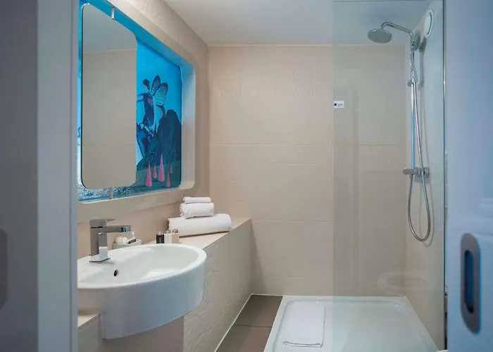 Le Marcel Gare De L'est 호텔 4*